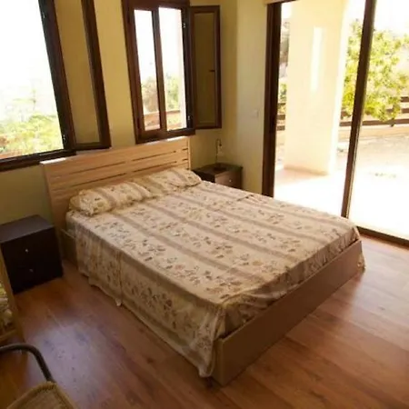 Villa Kinousa 1 *
